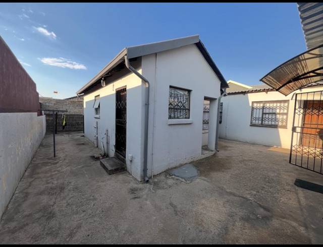 8 BEDROOM HOUSE FOR SALE IN BIRCH ACRES